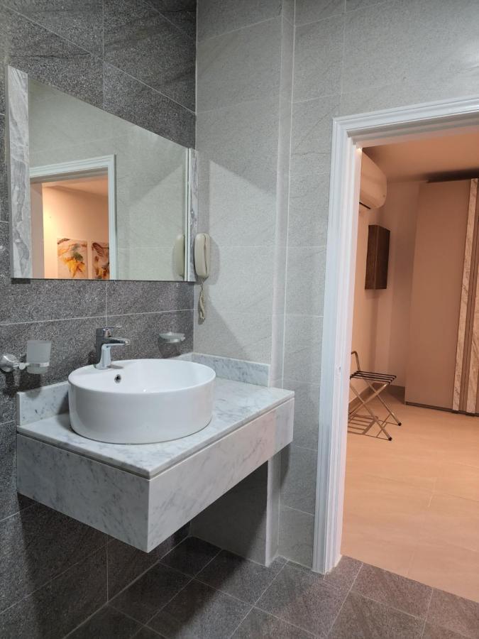 Imperial Suites Hotel Manama Eksteriør bilde