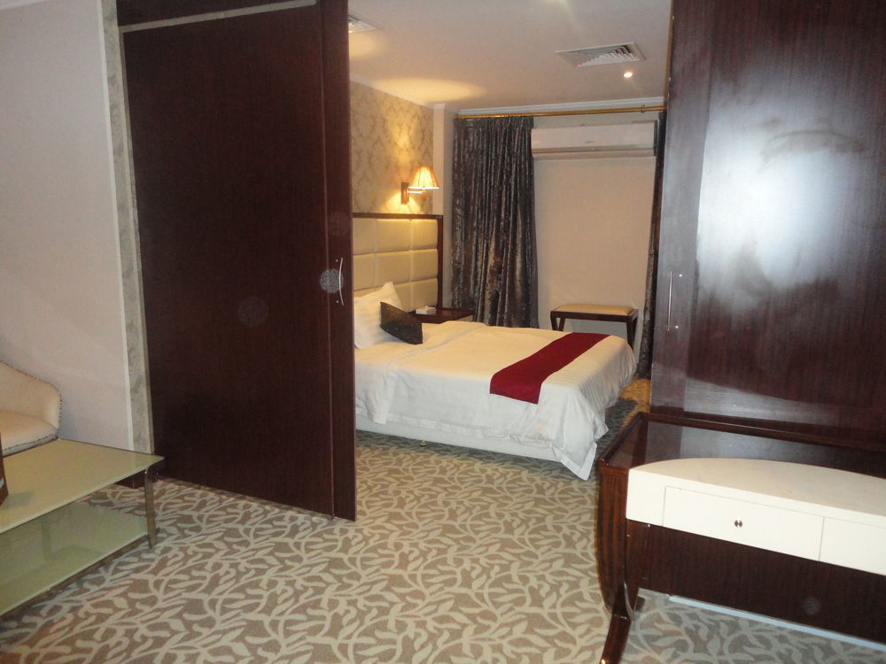 Imperial Suites Hotel Manama Eksteriør bilde